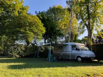 Stellplatz - Camping-Stellplatz Mit Strom + Wasser/Abwasser - Max 4 Erwachsene / - Camping Les Bruyères