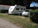 Emplacement + 1 Voiture + Tente, Caravane Ou Camping-Car + Électricité + Raccordement Eau Et Évacuation Des Eaux Usées Emplacement + 1 Voiture + Tente, Caravane Ou Camping-Car + Électricité + Raccordement Eau Et Évacuation Des Eaux Usées
