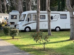 Kampeerplaats(en) - Standplaats + 1 Auto + Tent, Caravan Of Camper +  Elektriciteit + Wateraansluiting En Afvoer - Bontempo Village Piriac