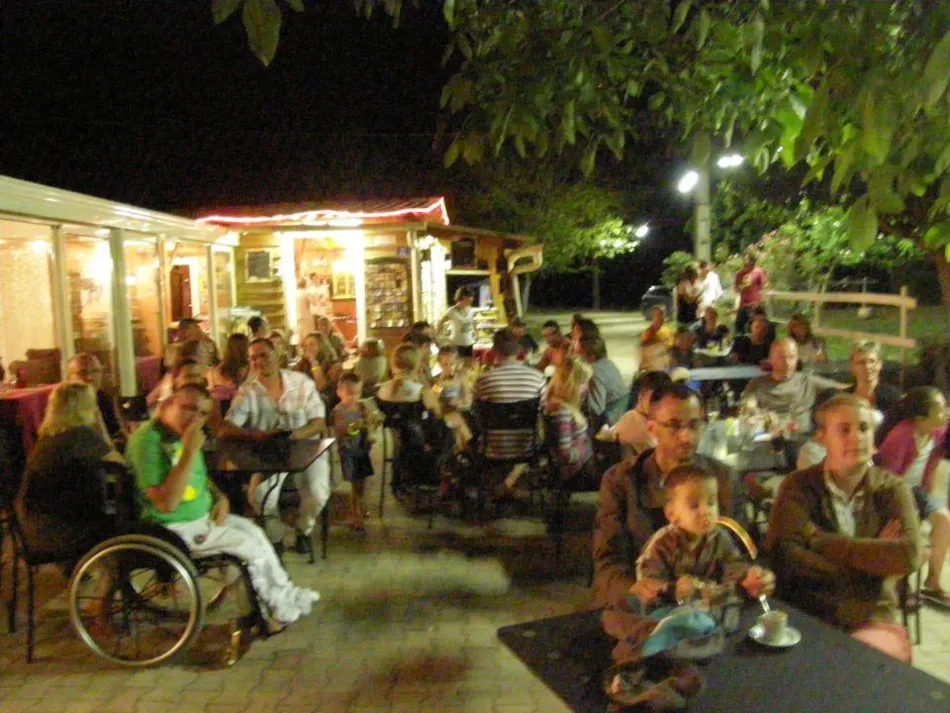 CAMPING LES TRUFFIERES***