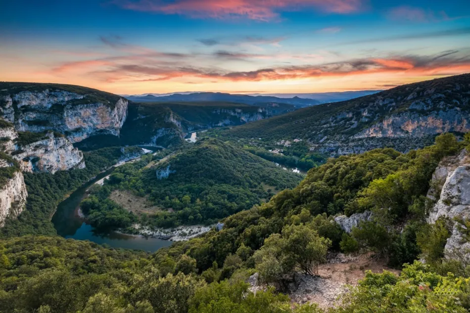 CAMPING LES TRUFFIERES***