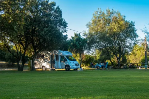 Pitch - Pitch + 1 Car + Tent , Caravan Or Camping-Car + Hot Water - image n°3 - CAMPING LES TRUFFIERES***