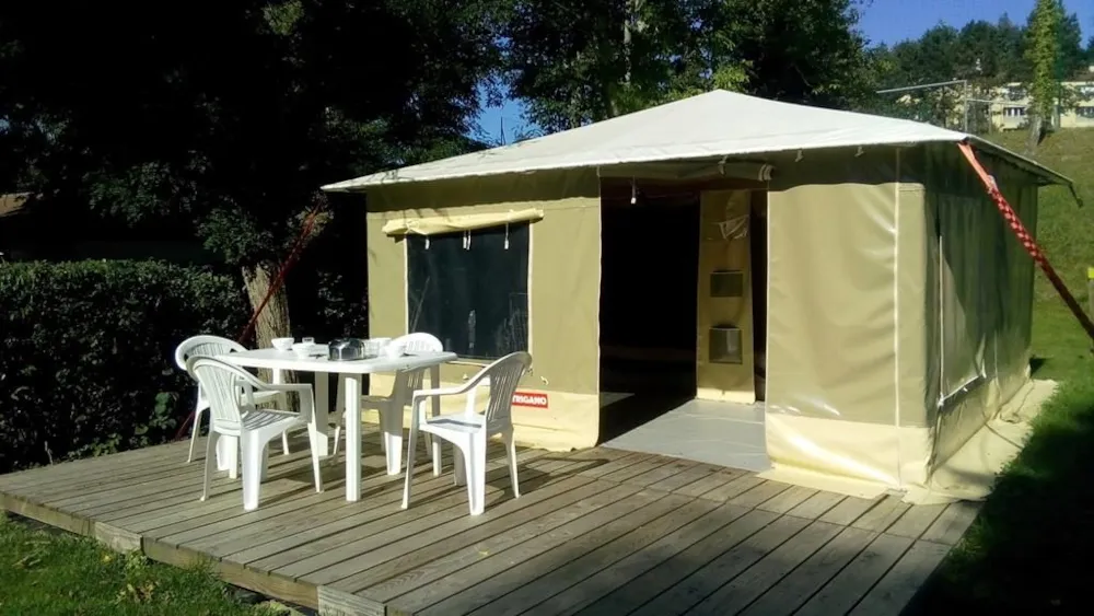 Huuraccommodatie(s) - Uitgerust Natuurtent - 20 M² (Zonder Verwarming Of Sanitaire Voorzieningen) - Camping de Matour