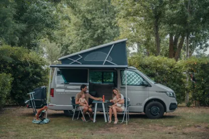 Forfait : Piazzola + 1 Auto + Tenda, Roulotte O Camper + Elettricità + Raccordo All'acqua Corrente / Scarico