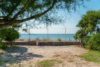 Stellplatz - Stellplatz 1. Reihe -  Zelt , Wohnwagen Oder Wohnmobil + Fahrzeug + Strom + Wasser + Abwasser - Les Méditerranées - Camping Nouvelle Floride