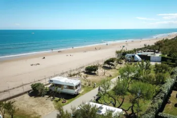 Stellplatz - Pauschale 2. Hausreihe Vom Meer: Stellplatz + 1 Auto + Zelt , Wohnwagen Oder Wohnmobil +  Strom + Wasser-/Abwasseranschluss - Les Méditerranées - Camping Nouvelle Floride
