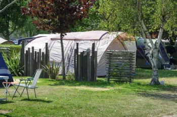 Stellplatz - Stellplatz + Fahrzeug - Camping du Vieux Verger