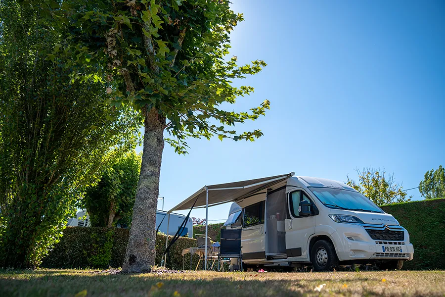 Emplacement - Forfait Confort 2 Personnes + Électricité 10 A - Camping du Vieux Verger
