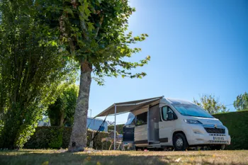 Stellplatz - Komfort Paket 2 Personen + Strom 10 A - Camping du Vieux Verger