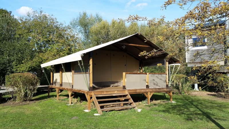 Möblierte Canvas-Ecolodge 35 m² - 2 Schlafzimmer - ohne Badezimmer - überdachte Terrasse mit Blick a
