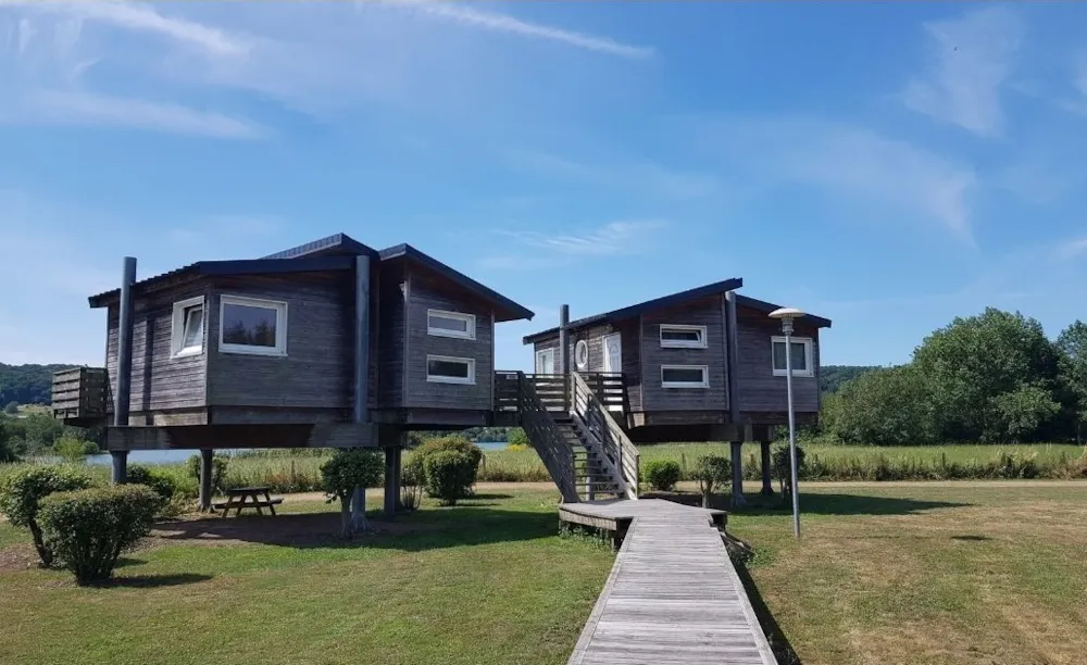 Location - Cottage Sur Pilotis Privilège 35M² -1 Chambre + 1 Alcôve - Lave Vaisselle - Terrasse Face Aux Étangs - Camping Risle et  Seine - Domaine des Etangs