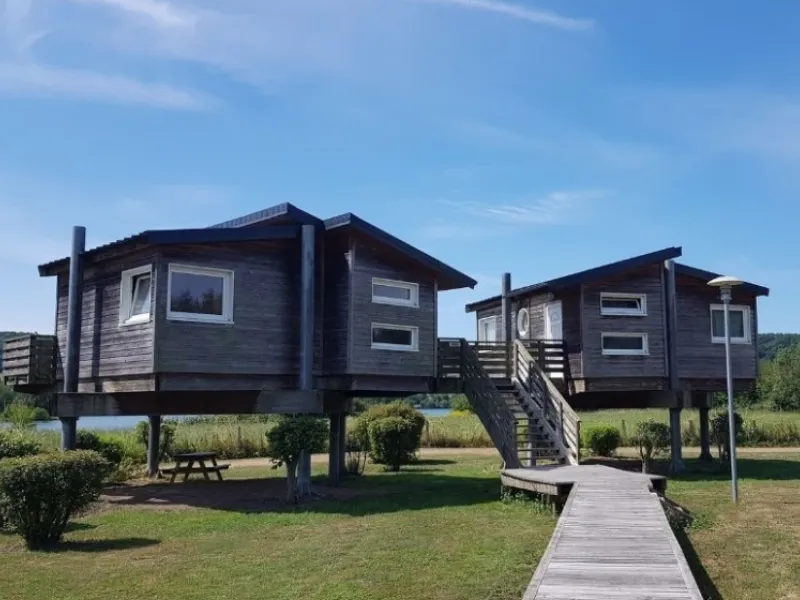 Location - Cottage Confort Sur Pilotis - 35M² -1 Chambre + 1 Alcôve -Face Aux Étangs-Juill / Août : Samedi/Sam - Camping Risle et  Seine - Domaine des Etangs