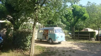 Stellplatz - Stellplätze Gand Confort (Abwasser-/ Fließwasseranschluss, Strom 10A) - Camping La Source