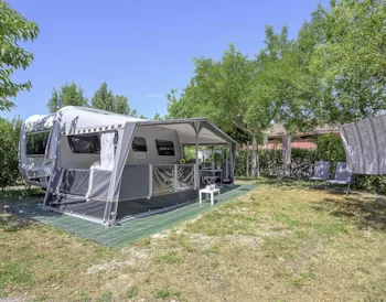 Stellplatz - Preis Stellplatz « Komfort » - Camping Les Fontaines