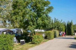 Camping Les Fontaines - image n°8 - Roulottes