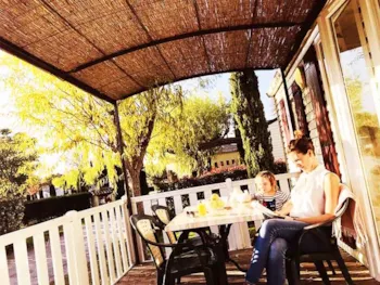 Mietunterkunft - Mobilheim Grand Confort 32M² - 2 Schlafzimmer - Camping MONPLAISIR PROVENCE**** 