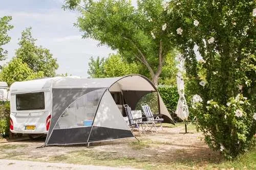 Standplaats: tent/caravan of kampeerauto (wifi inbegrepen)