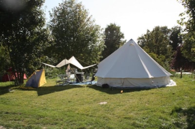 Pitch + car + tent or caravan by night