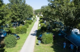 Emplacement - Emplacement Camping (1 Camping-Car Ou 1 Voiture + Tente Ou Caravane) À La Nuitée - Château des Tilleuls