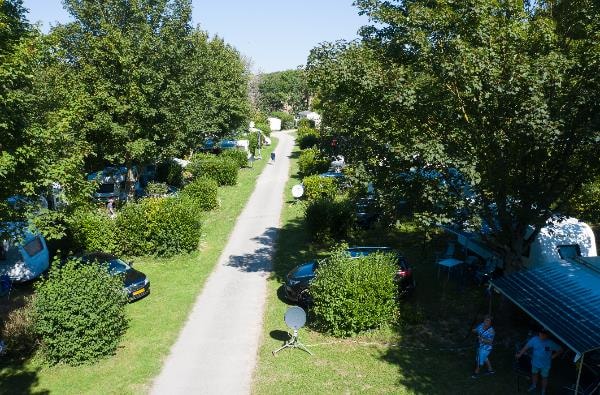 Emplacement Camping (1 Camping-Car Ou 1 Voiture + Tente Ou Caravane) À La Nuitée
