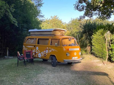 Pitch + car + tent or caravan by night