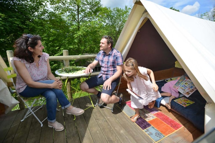 Tentes Bivouac (Sur Mezzanine Avec Table De Pique Nique Et Électricité)