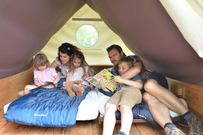 Tentes Bivouac (Sur Mezzanine Avec Table De Pique Nique Et Électricité)