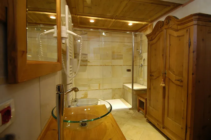 (Area 3) Emplacement Avec Évacuation Et Eau En Èté + Salle De Bains Privée (Nettoyage Final)