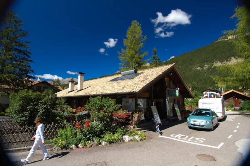 (Area 1/5/6)  Emplacement Camping-Car / Tent Grand