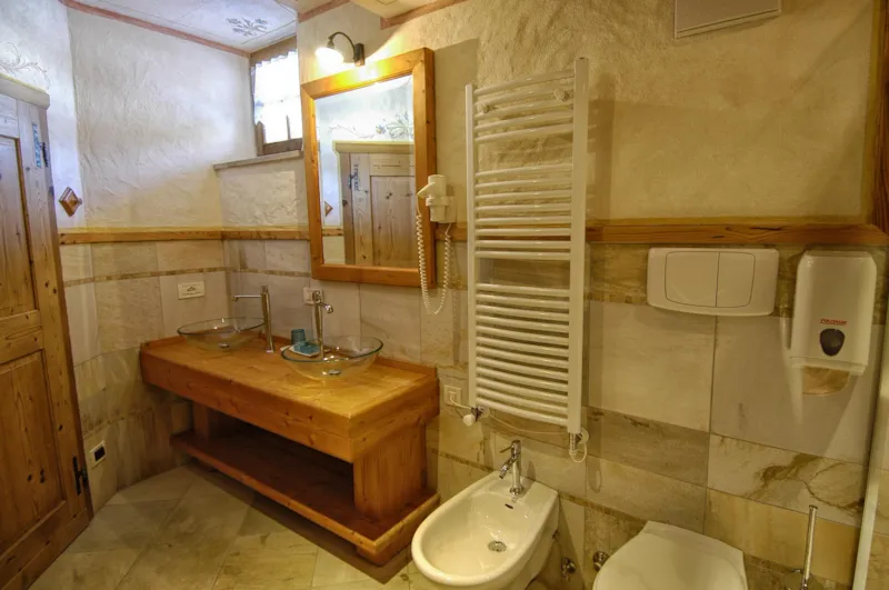 (Area 3) Emplacement Avec Évacuation Et Eau En Èté + Salle De Bains Privée (Nettoyage Final)