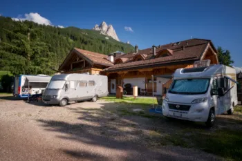 Stellplatz - (Zone3) Superior Plus Stellplatz Ab/Zu Wasser In Sommer Bis Zum 95-105M2 - Camping Catinaccio Rosengarten