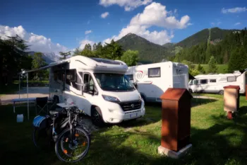 Stellplatz - (Zone3) Superior Stellplatz Ab/Zu Wasser In Sommer+Privates Badezimmer Mit Dusche (Endreinigung) - Camping Catinaccio Rosengarten