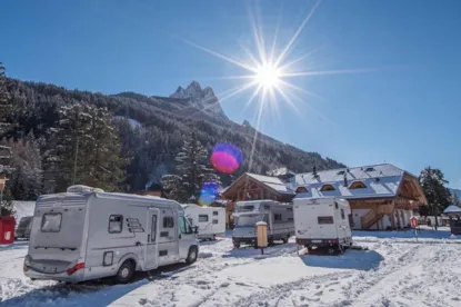 (Area 3) Posto Superior Camper Con Scarico E Carico Acqua In Estate No Tendalini