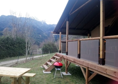 LODGE ALTITUDE — 5