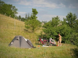 Pitch - Pitch Tent With  Motorcycle  Or Bike - Camping Belle Roche
