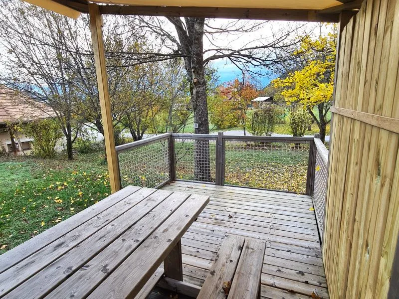 Emplacement Confort Plus - Élec 10A + Voiture+Tente Ou Caravane Ou Camping-Car + Terrasse Couverte