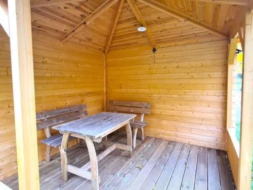 Emplacement - Emplacement Confort Plus - Élec 10A + Voiture+Tente Ou Caravane Ou Camping-Car + Terrasse Couverte - image n°10 - Camping Belle Roche