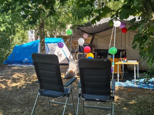 Kampeerplaats(en) - Comfort Space - 10A Elektriciteit + Auto + Tent Of Caravan Of Camper - image n°6 - Camping Belle Roche