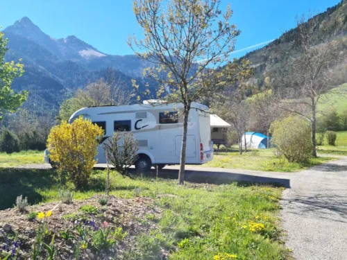 Kampeerplaats(en) - Comfort Space - 10A Elektriciteit + Auto + Tent Of Caravan Of Camper - image n°7 - Camping Belle Roche