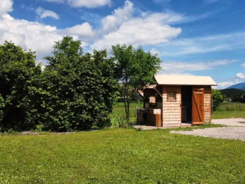 Emplacement - Emplacement Sani Confort Électricité 10A + Voiture + Tente Ou Caravane Ou Camping-Car + Sanitaires Privatifs - image n°5 - Camping Belle Roche