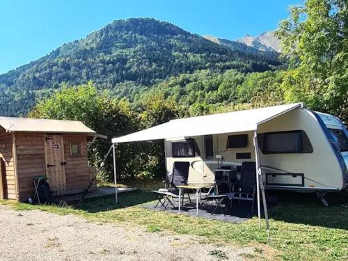 Emplacement - Emplacement Sani Confort Électricité 10A + Voiture + Tente Ou Caravane Ou Camping-Car + Sanitaires Privatifs - image n°2 - Camping Belle Roche