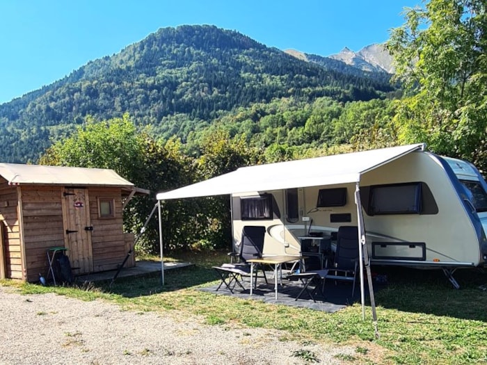 Emplacement Sani Confort Électricité 10A + Voiture + Tente Ou Caravane Ou Camping-Car + Sanitaires Privatifs