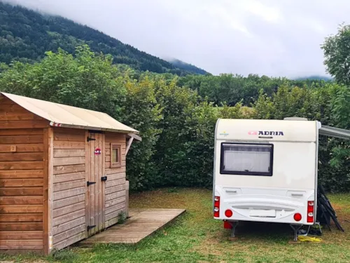 Emplacement - Emplacement Sani Confort Électricité 10A + Voiture + Tente Ou Caravane Ou Camping-Car + Sanitaires Privatifs - image n°3 - Camping Belle Roche