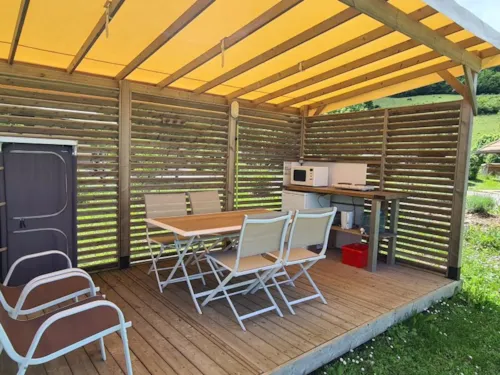 Pitch - Emplacement Top Confort Électricité 10A + Voiture + Tente Ou Caravane Ou Camping-Car + Terrasse Couverte Aménagée Avec Services Plus - image n°9 - Camping Belle Roche