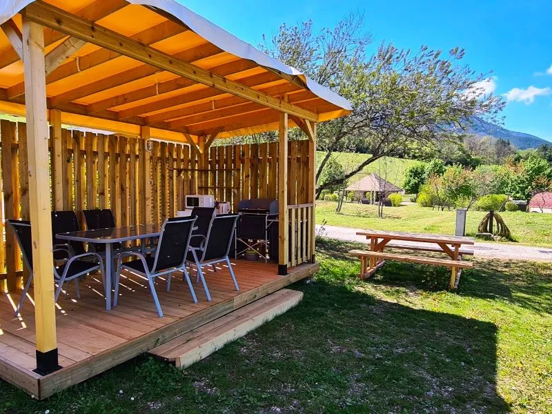 Emplacement Sani Top Confort 2 Pers + Installation + Voit + Sanit Privé + Terrasse Équipée + Cuisine