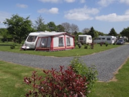 Pitch - Camping Pitch For Tent, Caravan Or Motorhome - Camping la Roseraie d'Omaha