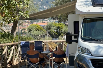 Pitch "Standard Platz" Caravan/Trailer Tent /Tent < 6,0 mt, Camping-car < 7.5 mt — 6