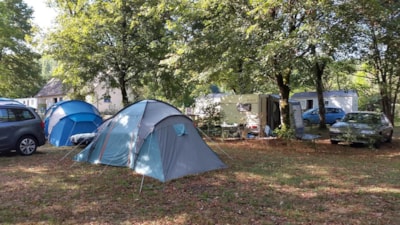 Package: Pitch + car + tent or caravan or camping-car