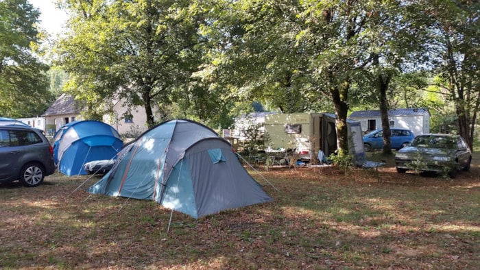 Forfait Emplacement + Tente, Caravane Ou Camping-Car + 1 Voiture