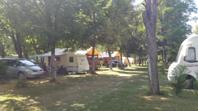 Package: Pitch + car + tent or caravan or camping-car